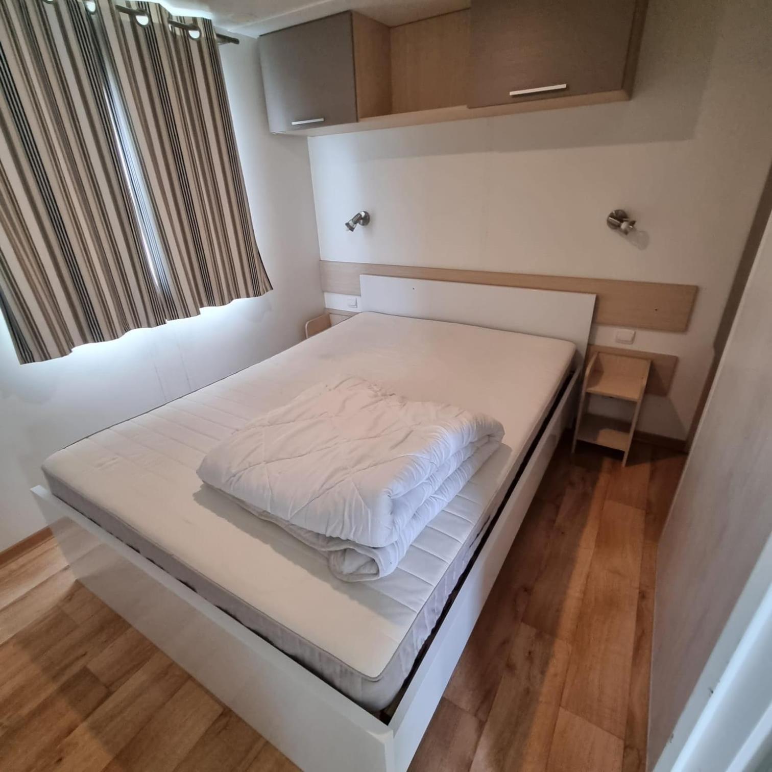 Luxueuze Stacaravan 4Pers Met Terras En Tuintje Бреден Экстерьер фото